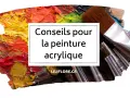 Conseils pour la peinture acrylique part à l'eau. Gros plan sur des pinceaux et des textures de peinture vibrantes.