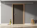 Installation d'une porte coulissante. La dimension ouverture pour porte coulissante de 73 est prête. Outils de mesure à proximité.