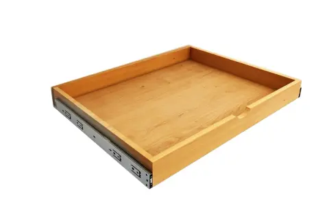 Un tiroir coulissant en bois, prêt à être assemblé. Ses glissières métalliques sont déjà fixées.