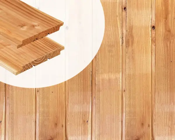 Planches de bois de mélèze ou douglas, avec leurs rainures et languettes, prêtes à être assemblées pour un projet de construction.